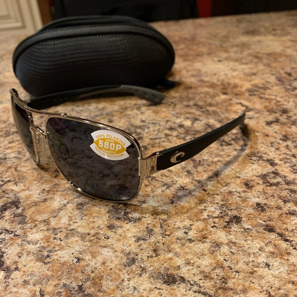 Costa Del Mar sunglasses - Picture 2 of 4